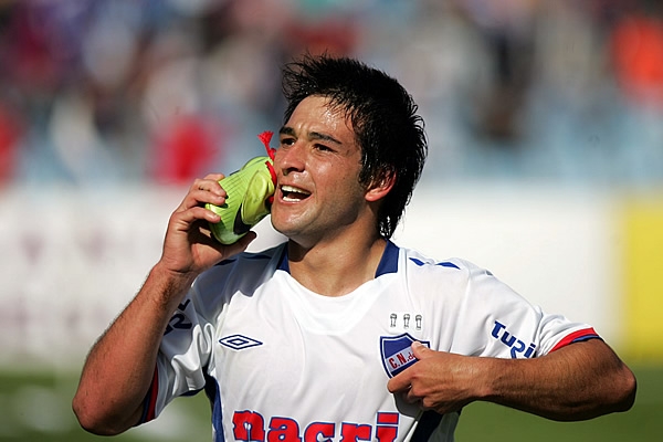 BOLSO. Con la camiseta de Nacional, Nico Lodeiro jugó 53 partidos entre agosto de 2007 y diciembre de 2009. Fue figura y, además, ahí actuó como volante izquierdo y también por el medio. En ambos casos, tuvo éxito. 
